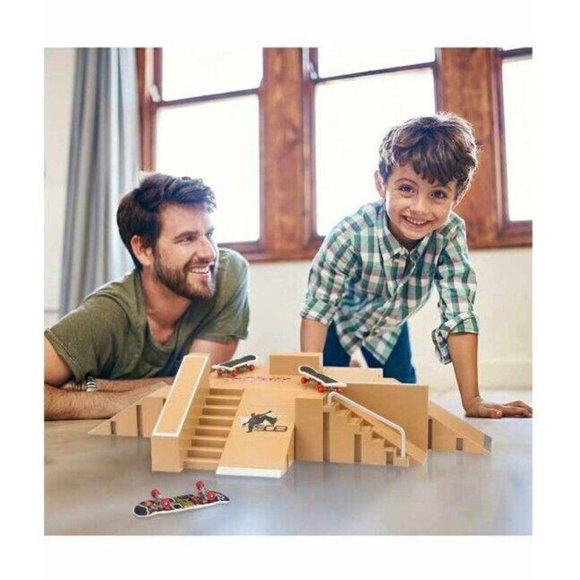 Fingerboard Skatepark with 3 Finger Skateboards Customizable and Buildable - Picture 5 of 8